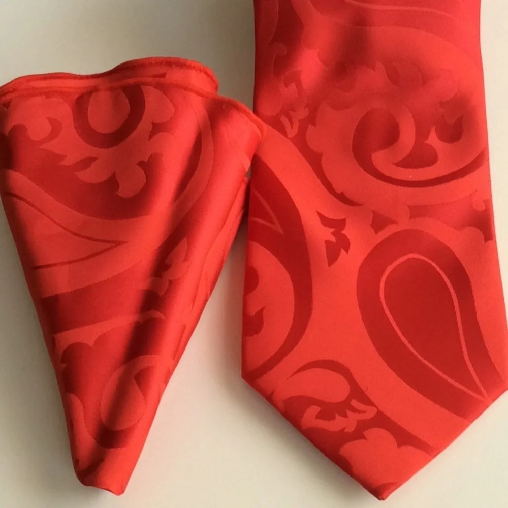 Rossi Man Red Paisley Tie & Handkerchief Set